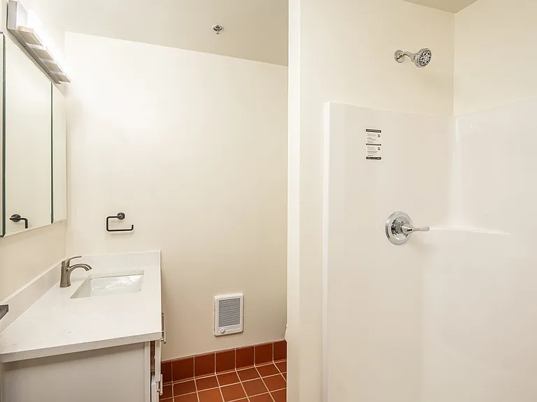 1497-1549 NE Market Dr — Photo 16