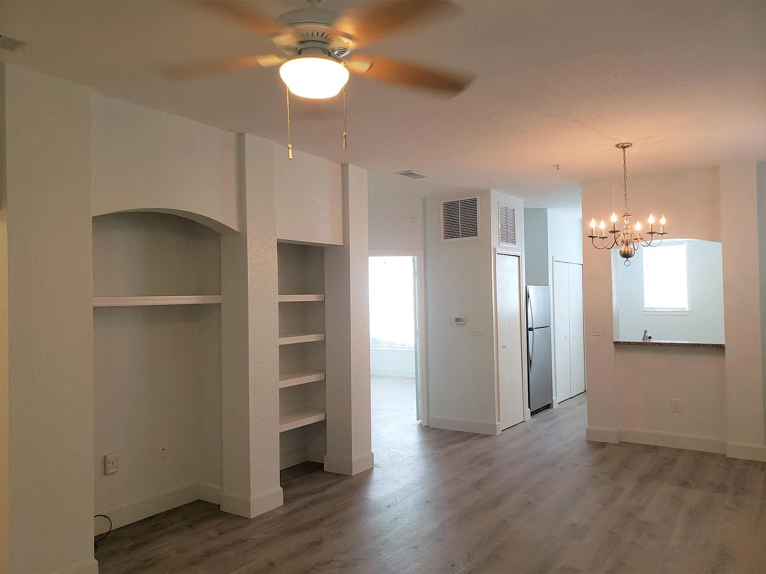 1 bed, 837 sqft, $1,425 — Photo 2