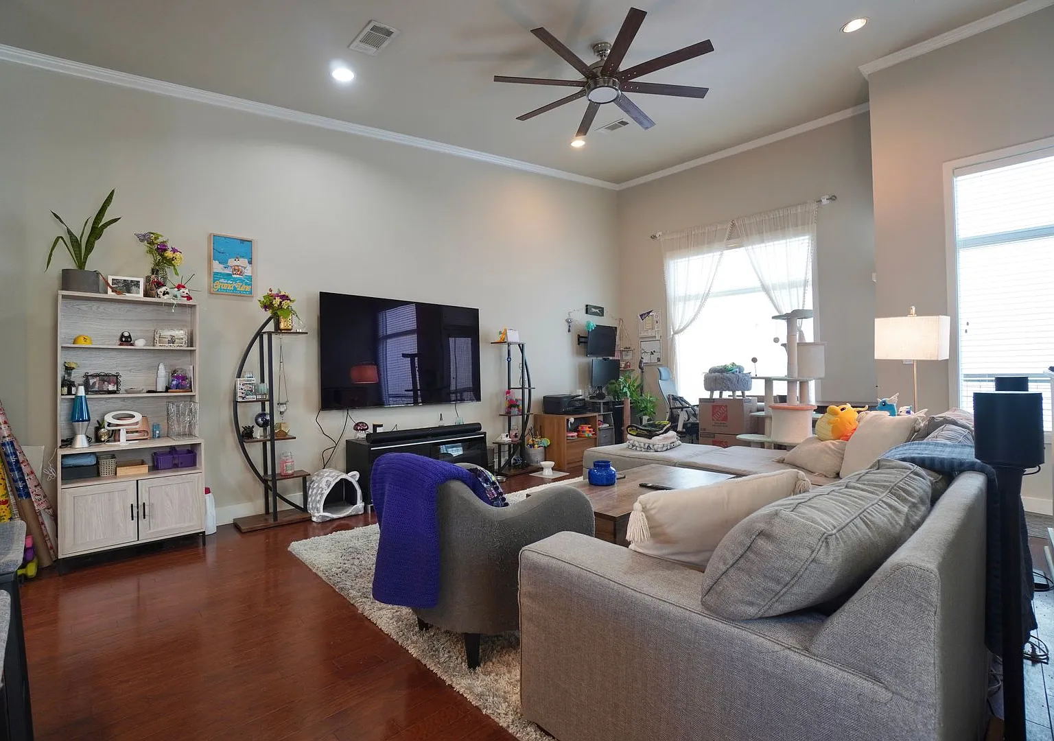 Beautiful 2BR, 2.5BA Townhome Minutes from Downtown Austin! — Photo 2