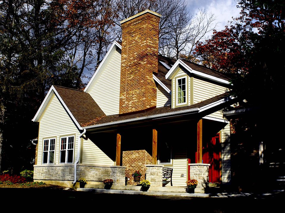 1st image of 740 Hawthorne Ln