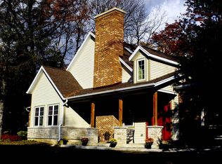 740 Hawthorne Ln, Libertyville, IL 60048