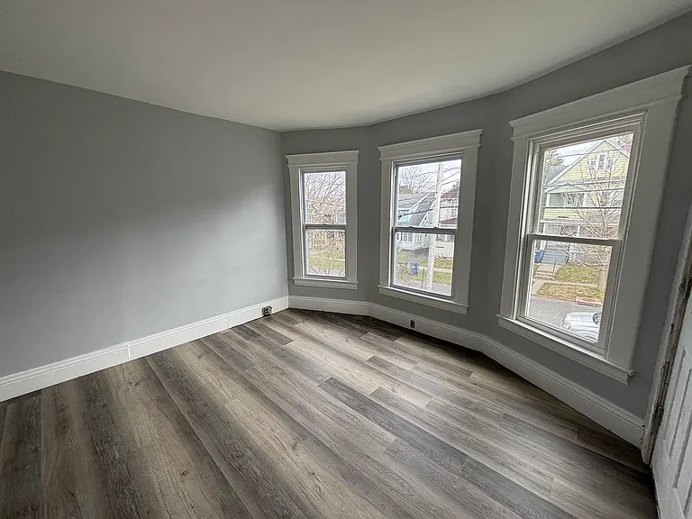 300-02 Whittier Ave #2 — Photo 4