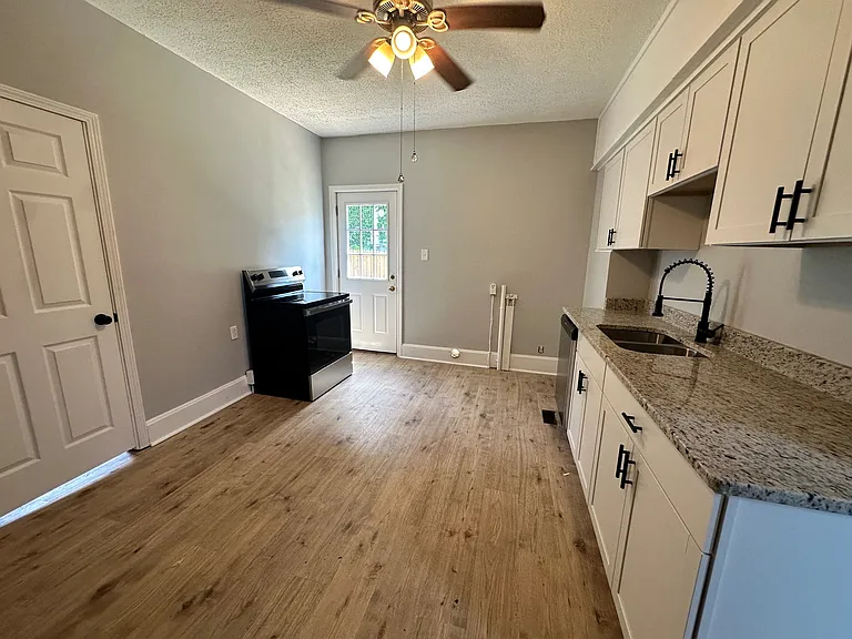 684 Williams Ave — Photo 4