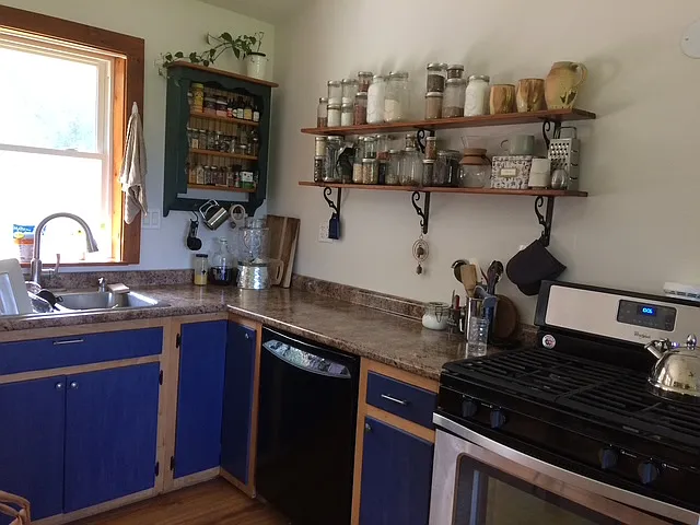 Kitchen - Walnut Dr