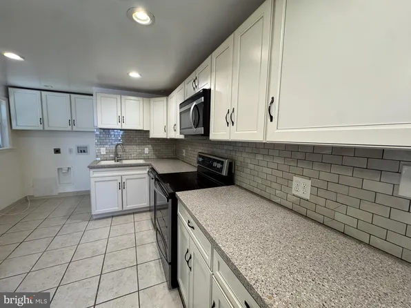 422 Howell Dr, New Castle, DE 19720