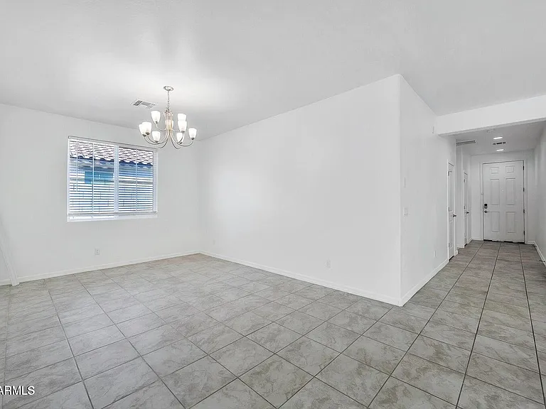 1135 E Westwood Dr — Photo 3