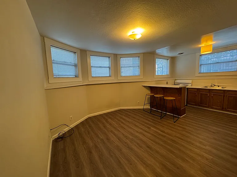 390 Grand Ave #13 — Photo 4