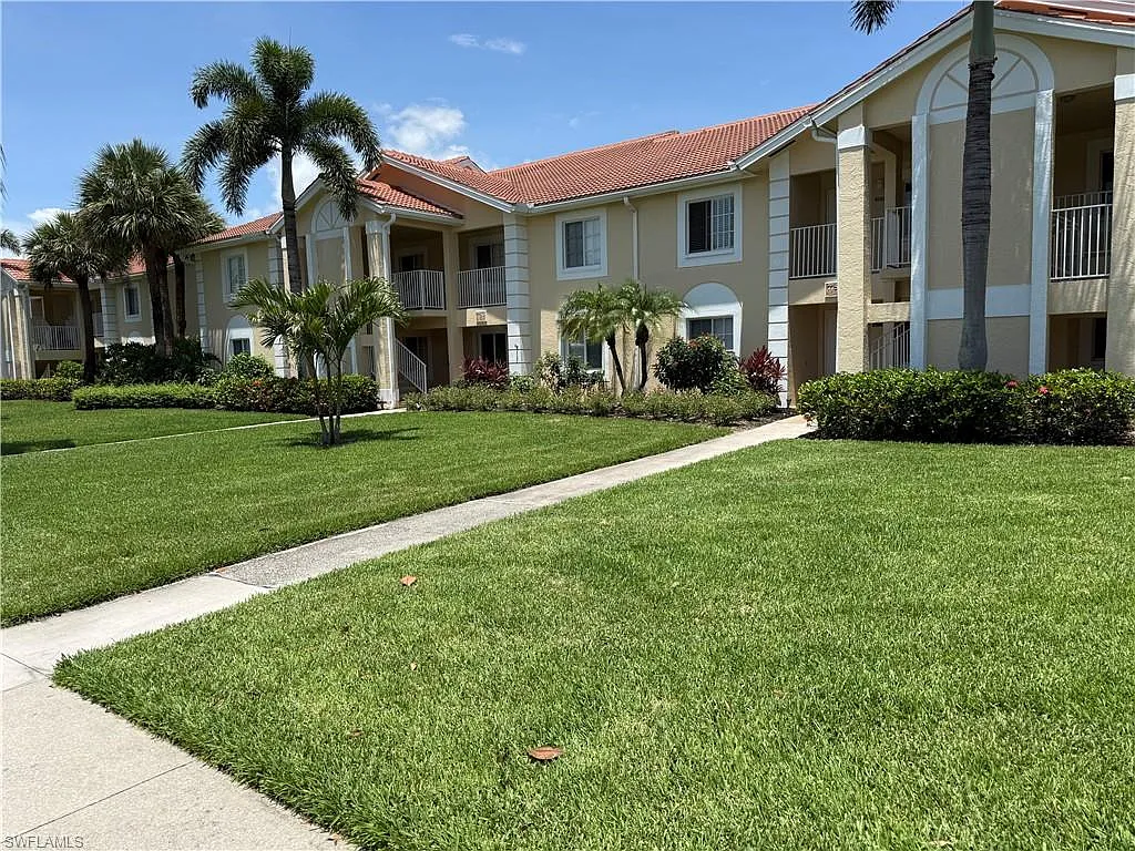3 bed, 2.0 bath, 1199 sqft, $2,400 — Photo 3