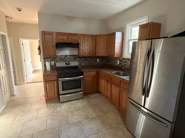 136 Dewey St #1R, Newark, NJ 07112