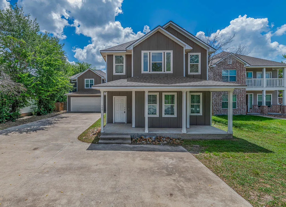 6 bed, 5.5 bath, 2900 sqft, $6,000 — Photo 1