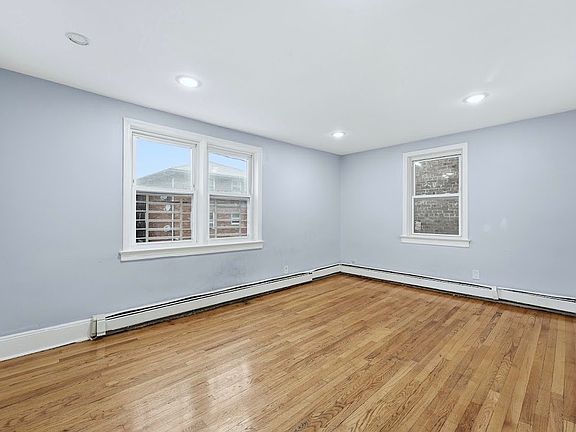 5th image of 328 John St Floor 2