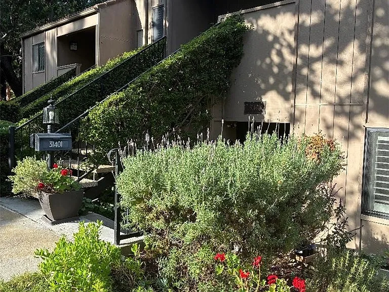 31403 E 9th Dr — Photo 2