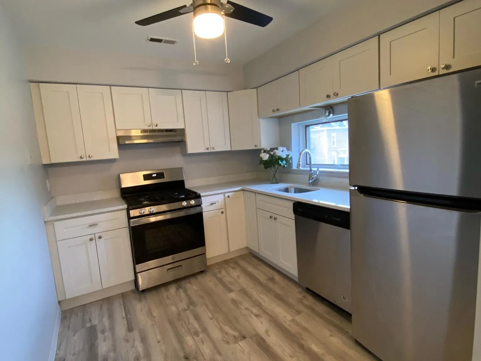 3 bed, 1200 sqft, $1,750 — Photo 2