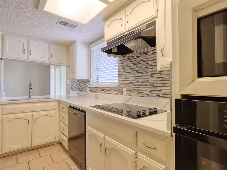 707 Harbour Town Dr #1 — Photo 6