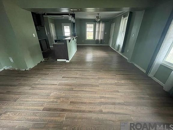 4th image of 223 Lasalle St