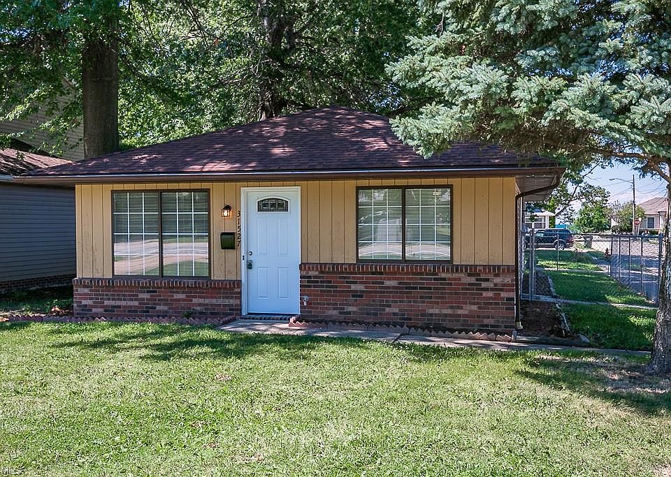 31527 Lake Shore Blvd, Willowick, OH 44095 Zillow