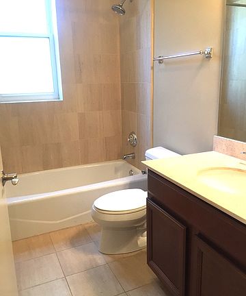 5th image of 3611 N Bosworth Ave #2