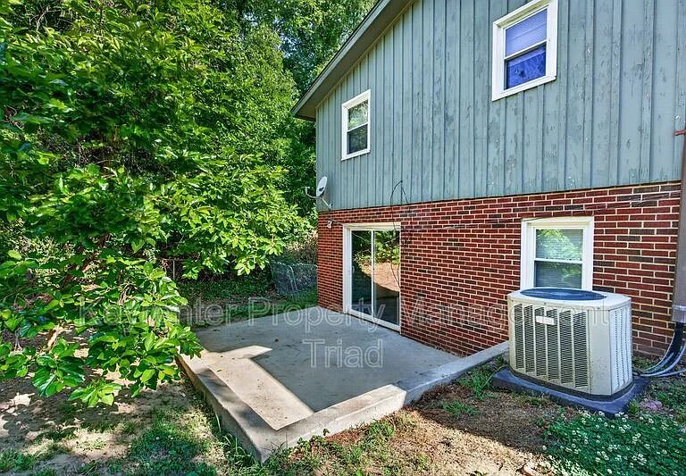 1821 W Meadowview Rd — Photo 37