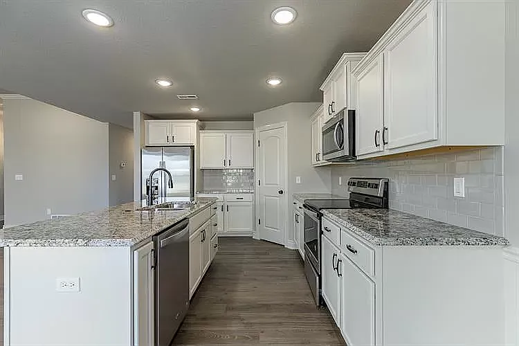 1905 Kenilworth Dr — Photo 16