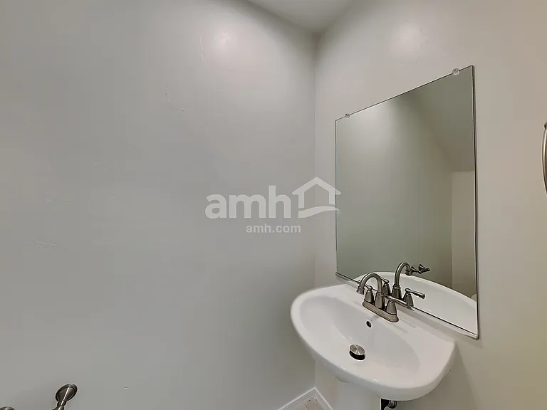 854 E Artesia Pl — Photo 7