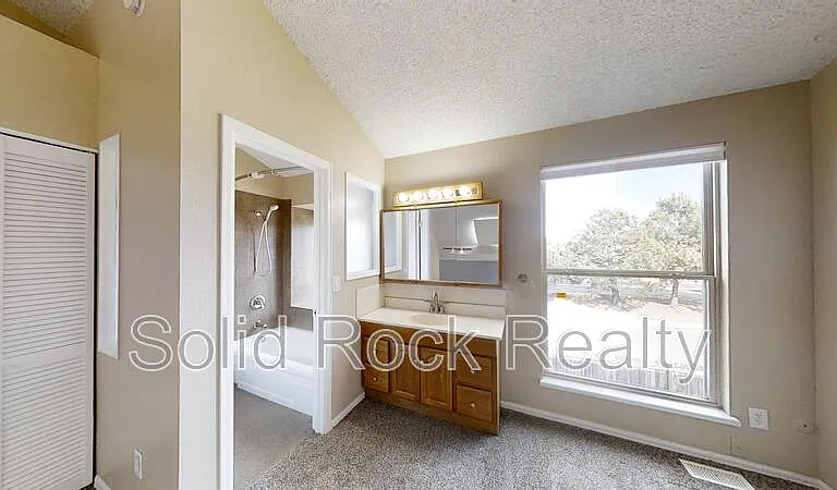 2028 Erin Loop — Photo 10