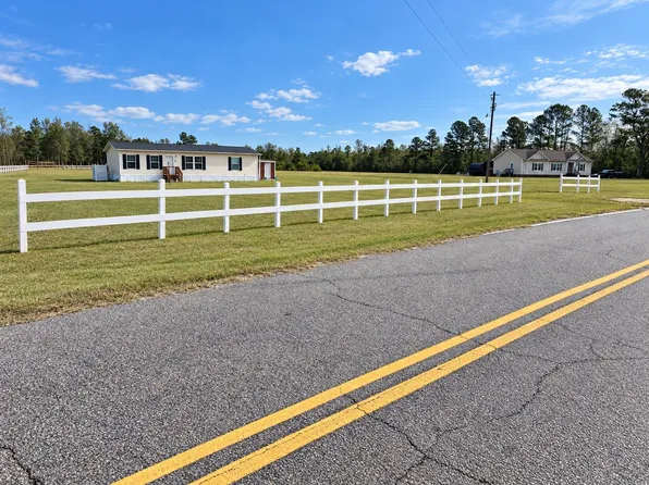 6608 Black Creek Rd., Nichols, SC 29581