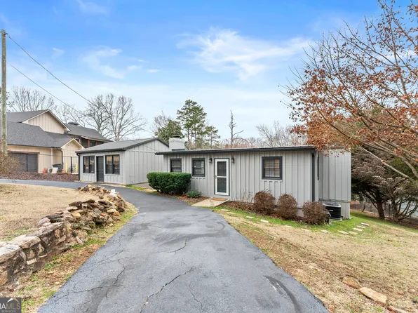 6052 Seminole Dr, Flowery Branch, GA 30542