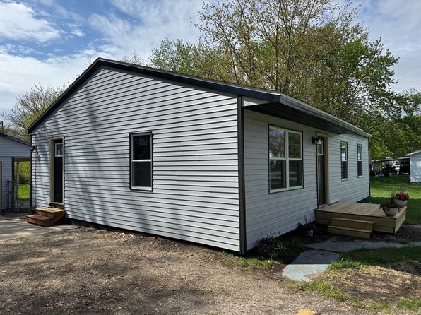 403 S Buchanan St, Heyworth, IL 61745