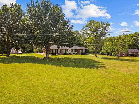 3rd image of 226 Maple Hill Rd
