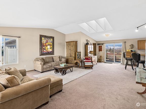 5th image of 391 Wildwind Ln