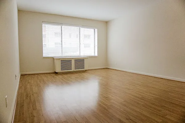 Rented by Greystar | media 3