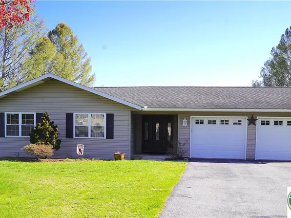 1308 Pin Oak Ln, Slatington, PA 18080