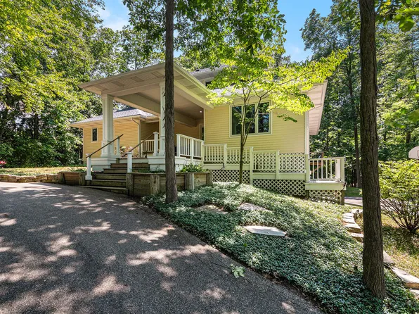 6000 Cascade Rd SE, Grand Rapids, MI 49546