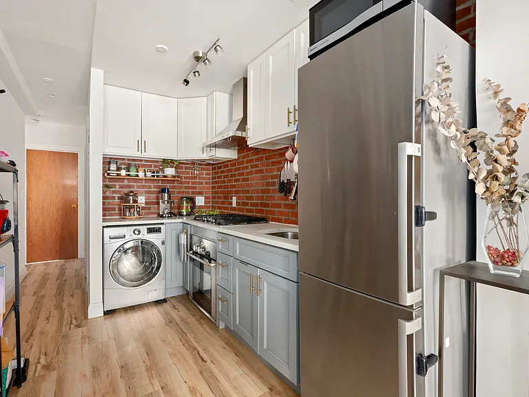 243 Mulberry St #4R — Photo 4