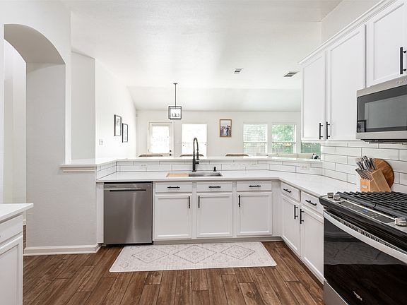 3rd image of 10012 Chadbourne Rd