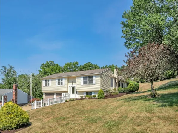 700 Thornwick Dr, Pittsburgh, PA 15243