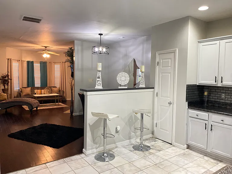 8560 Oakley Cir — Photo 3