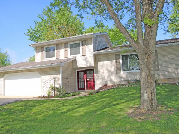 50 Asbury Ln, Cary, IL 60013