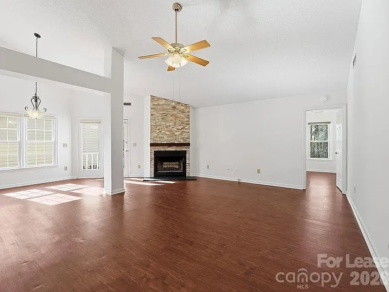 108 Kronos Ln — Photo 3