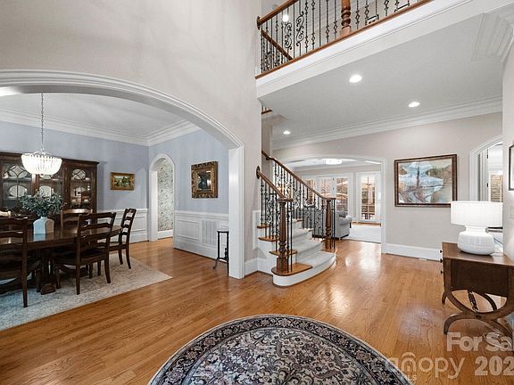 3rd image of 2224 Carmel Rd