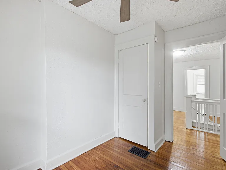 825 E 36th St — Photo 25