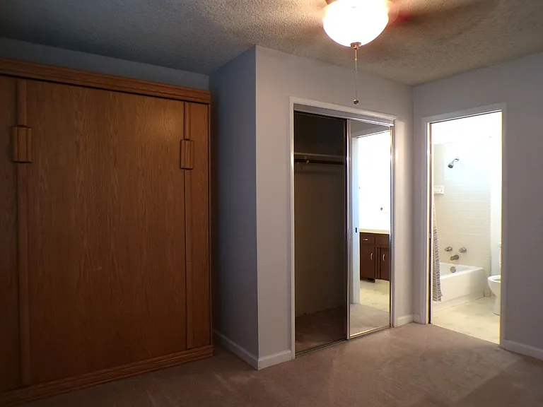 1600 Fairington Ln — Photo 11