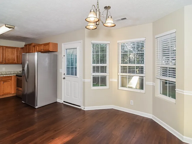 1449 Westview Dr — Photo 6