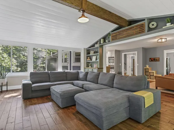 10 Denbigh Dr, Granville, OH 43023