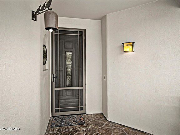 3rd image of 872 Baywood Dr
