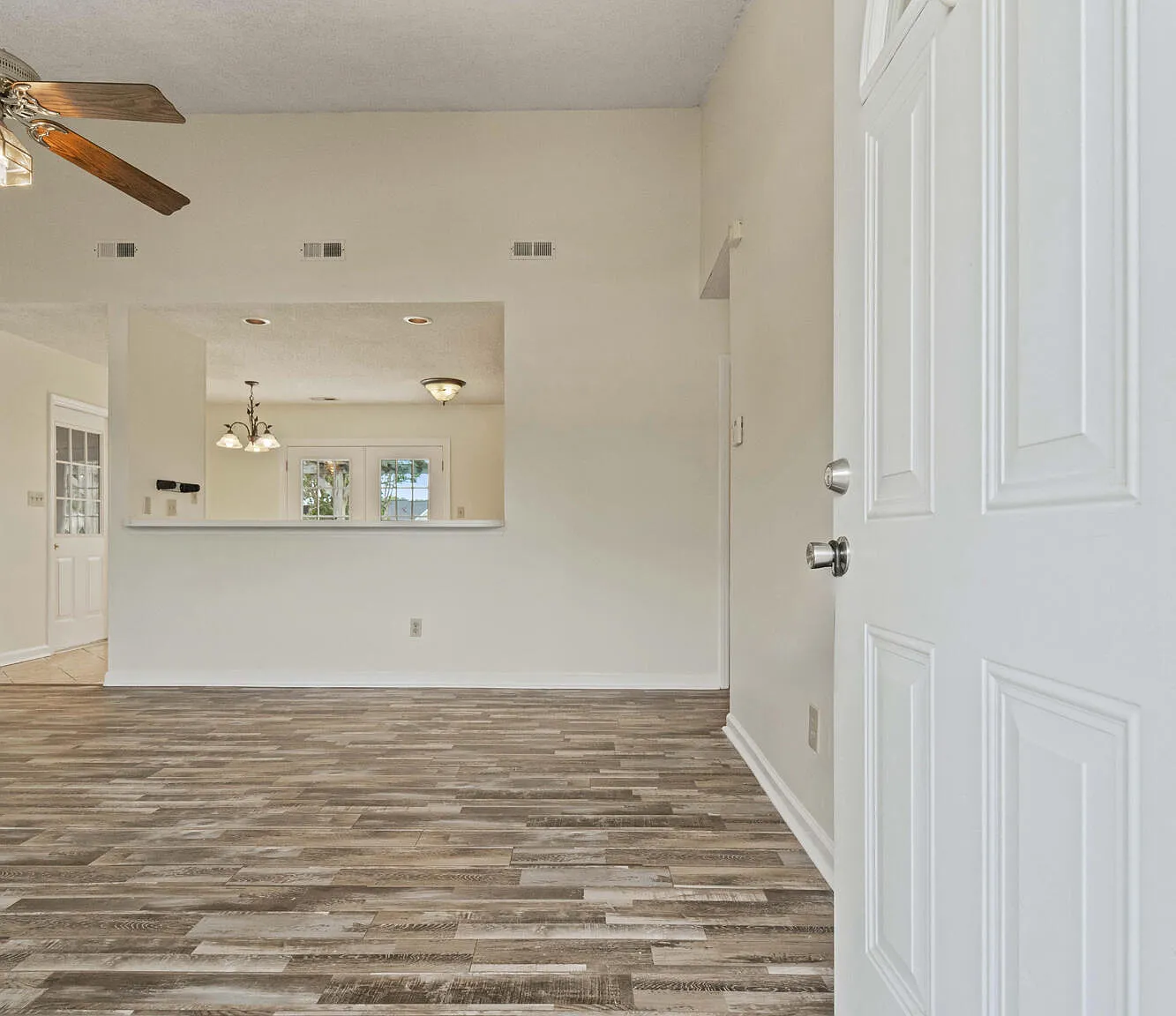 3 bed, 2.0 bath, 1150 sqft, $1,695 — Photo 2