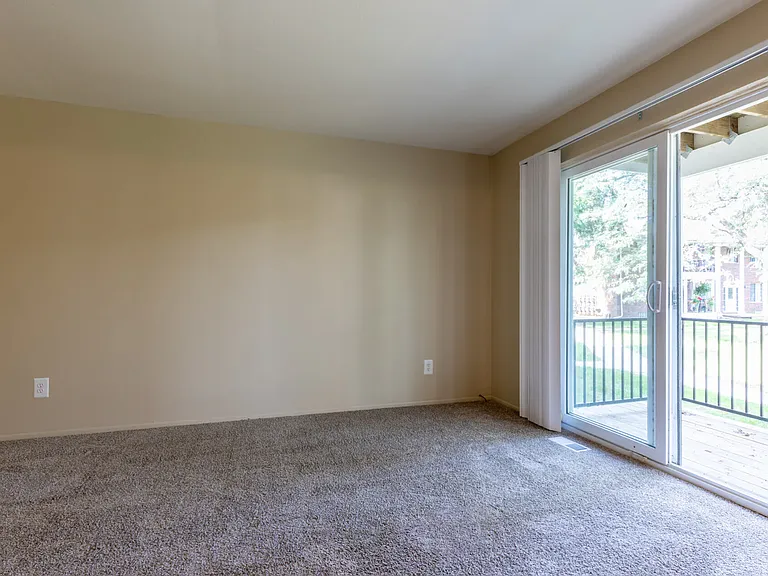 Gibraltar Pointe Apartments — Photo 23