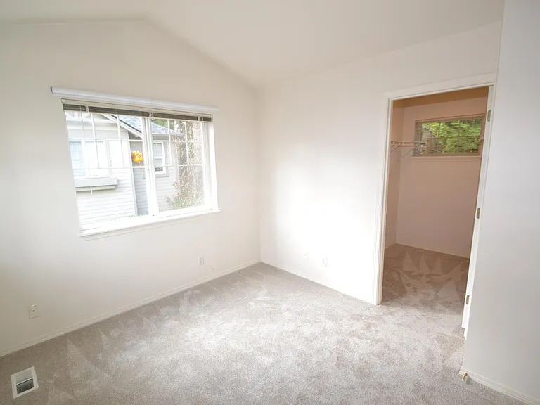 9818 NE 130th Pl — Photo 14