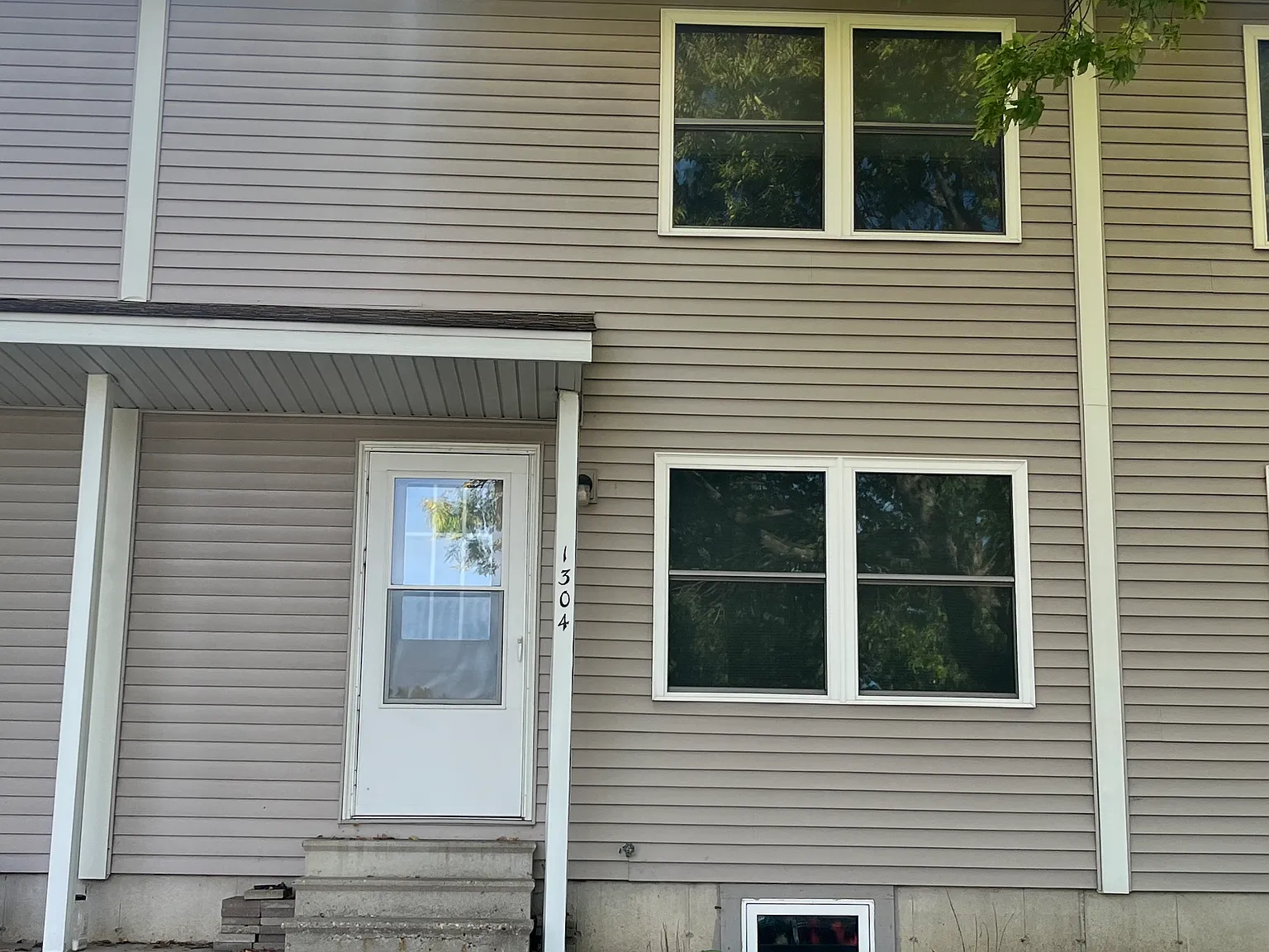 2 bed, 1.5 bath, 1152 sqft, $1,000 — Photo 1