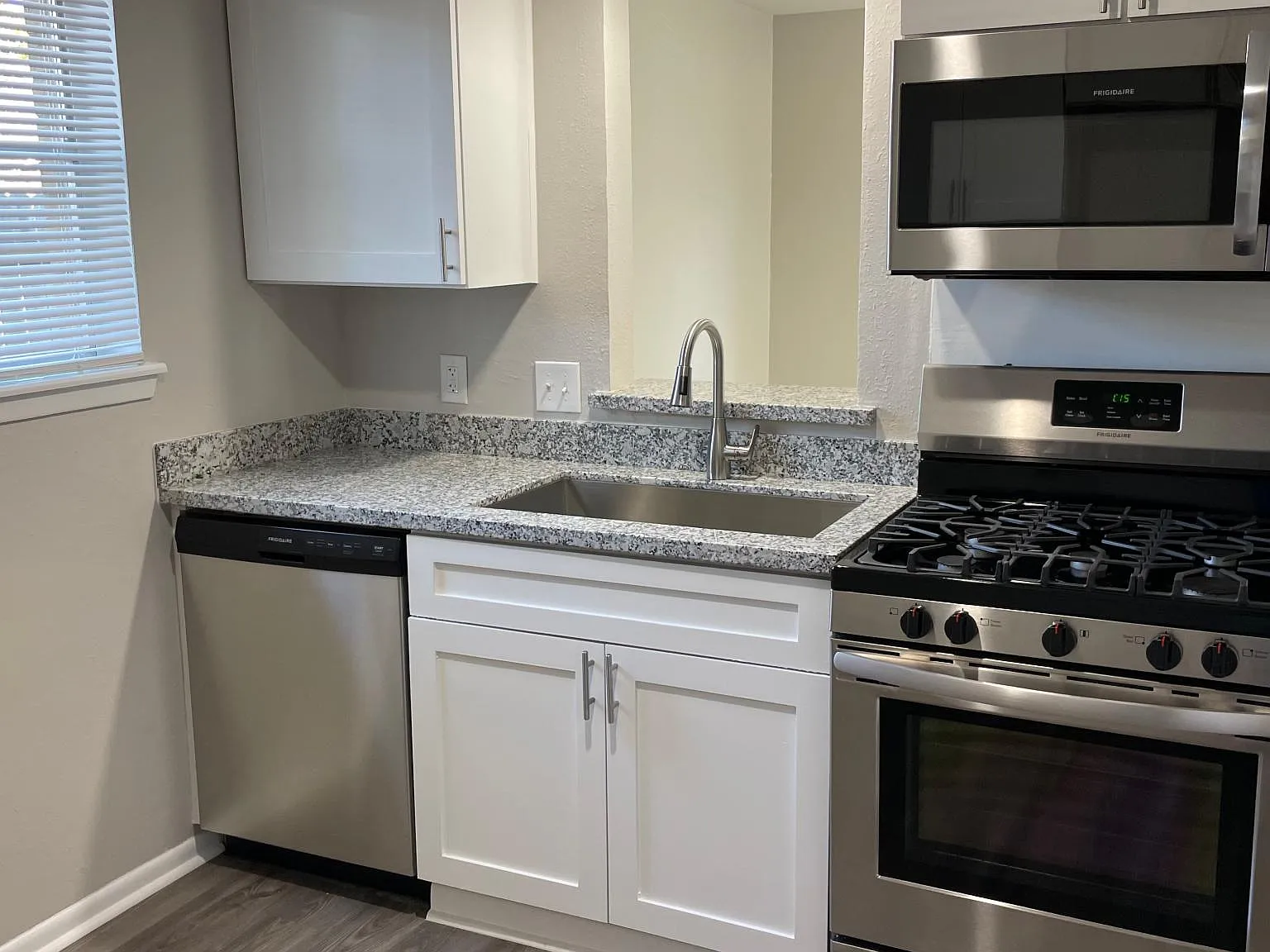 2 bed, 1.5 bath, 1036 sqft, $1,395 — Photo 3
